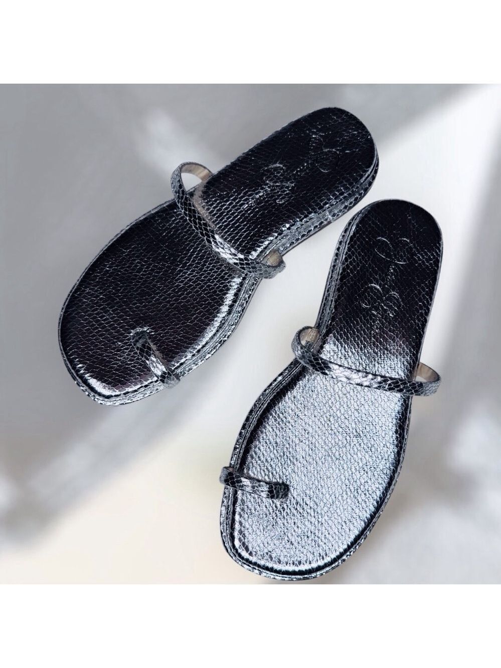 Jessica Simpson Black Textured Toe-Loop Sandals
